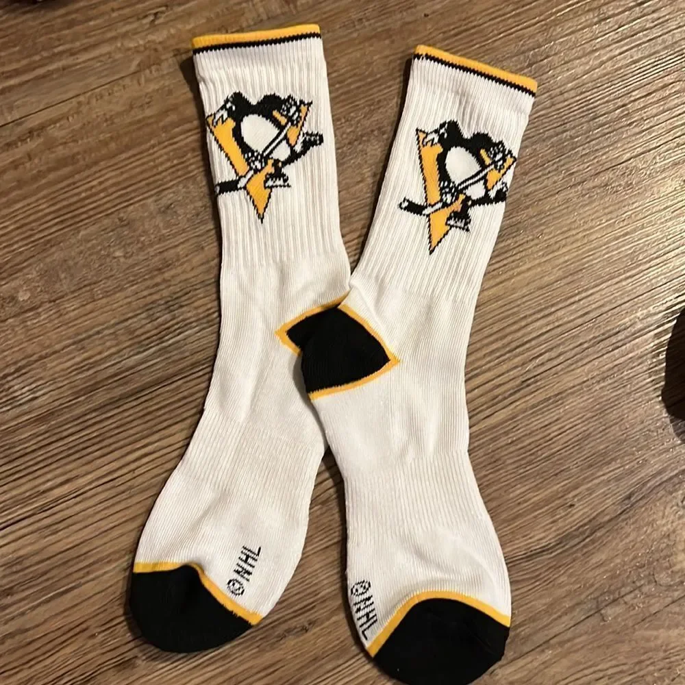 5 pairs of Pittsburgh Penquins youth boys socks.